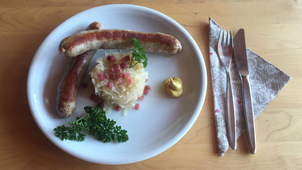 Pfälzer Sauerkraut und Bratwürste