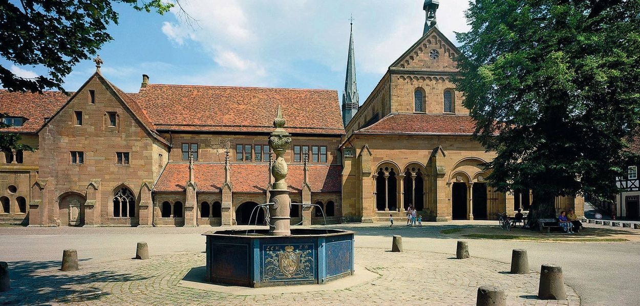Monastère de Maulbronn, vue extérieure, l'image: Staatliche Schlösser und Gärten für Baden-Württemberg, Auteur inconnu