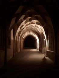 Beleuchteter Kreuzgang Kloster und Schloss Bebenhausen; Event Kreuzgarten; Foto: Staatliche Schlösser und Gärten Baden-Württemberg, Maik Hanicz