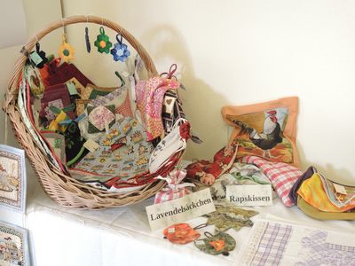 Schloss und Schlossgarten Weikersheim, selbstgenähte Produkte von der Veranstaltung "Nadelkust und Gartenliebe"