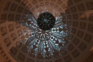 Grabkapelle auf dem Württemberg, innen, Kuppel beleuchtet