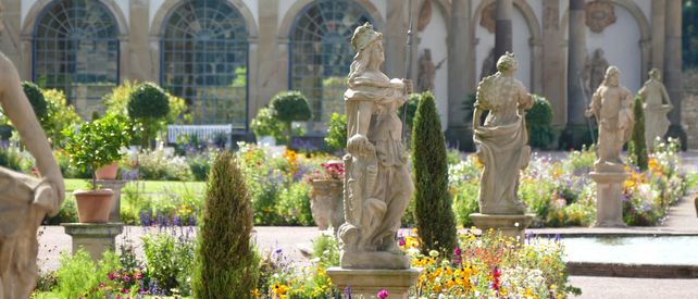Schloss und Schlossgarten Weikersheim, außen, Sommerflor
