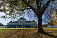 Foto: Staatliche Schlösser und Gärten Baden-Württemberg, Norbert Stadler Schloss Solitude, Aussen Herbst