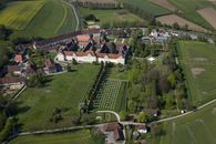Foto: Staatliche Schlösser und Gärten Baden-Württemberg, Achim Mende Anlage von Kloster und Schloss Salem aus der Luft