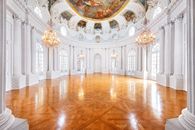 Foto: Staatliche Schlösser und Gärten Baden-Württemberg, Günther Bayerl Château de Solitude, salon blanc; l'image: Staatliche Schlösser und Gärten Baden-Württemberg, Günther Bayerl