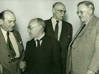 Von links: Innenminister Viktor Renner, Tübingen, Staatspräsident Leo Wohleb, Freiburg im Breisgau, Finanzminister Heinrich Köhler, Karlsruhe, Ministerpräsident Reinhold Maier, Stuttgart