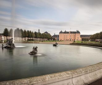 Schloss und Schlossgarten Schwetzingen, Gartenansicht mit Brunnen