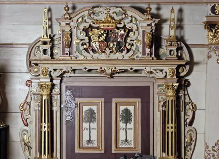 Foto: Staatliche Schlösser und Gärten Baden-Württemberg, Sven Grenzemann Portal im Goldenen Saal von Schloss Urach
